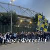 Lazio, euforia biancoceleste: i tifosi attendono i calciatori fuori l’Olimpico - FT