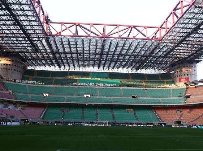 Lombardia, nuove zone rosse: l'ipotesi di Fontana riguarda la Serie A