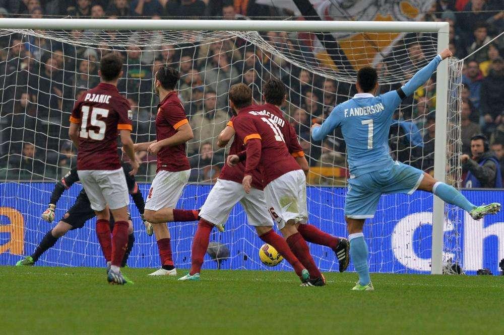Lazio, Felipe Anderson ricorda il derby: "In Italia ti fermano per strada un mese prima"