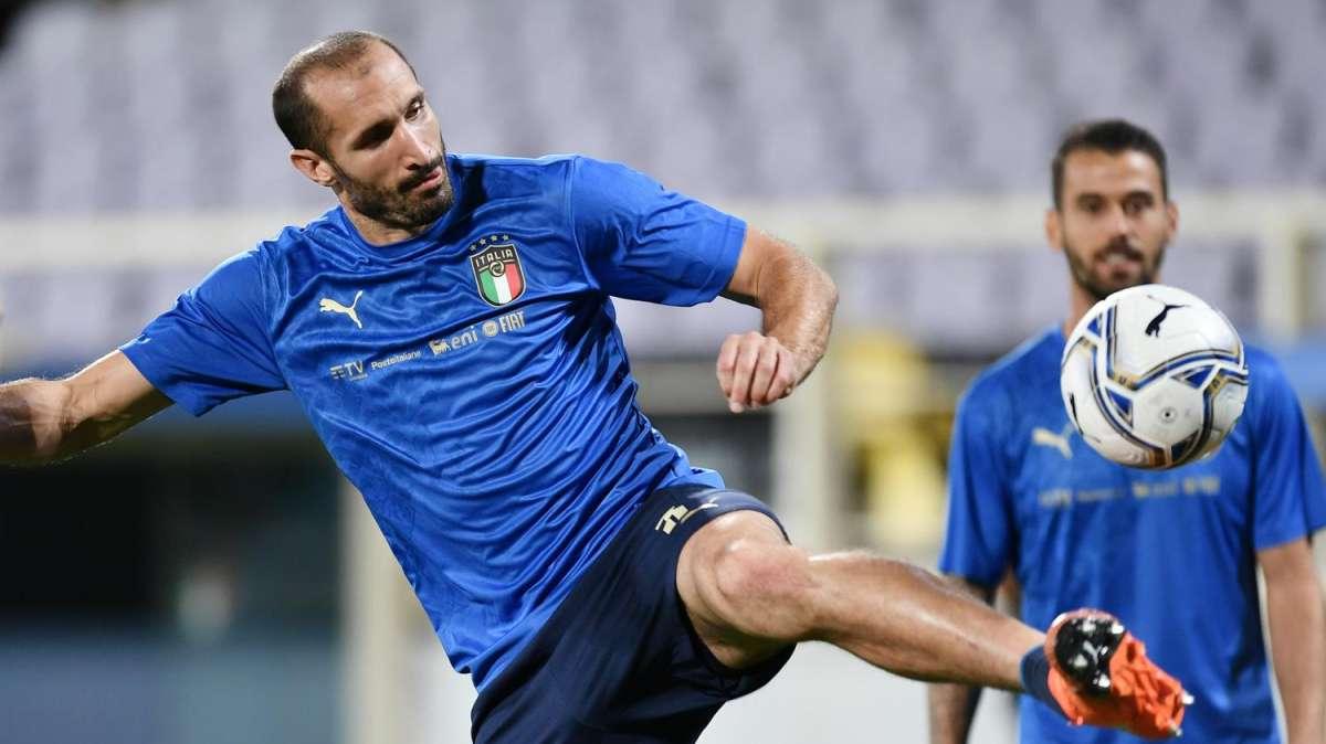 Italia - Bosnia, Acerbi titolare per errore: il giallo con Chiellini