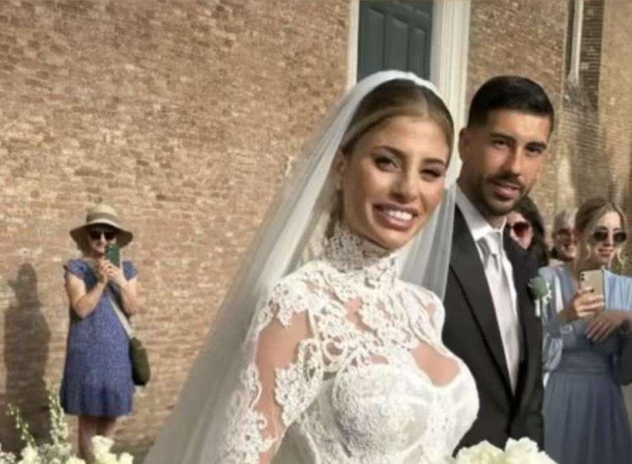 Chiara Nasti, pronta per la cena di Natale: il make up ispirato alla Lazio - FOTO