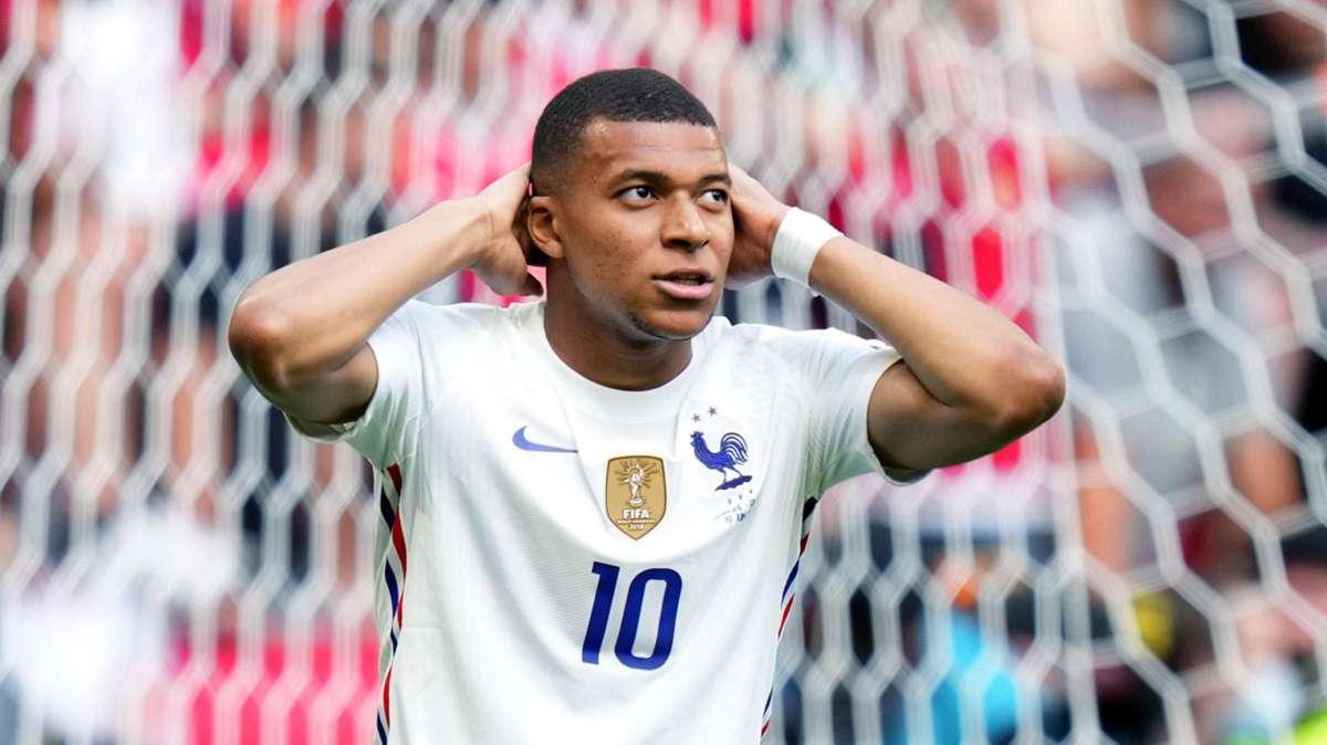 Francia, Mbappè si scusa: “Tristezza immensa, sarà difficile dormire” 