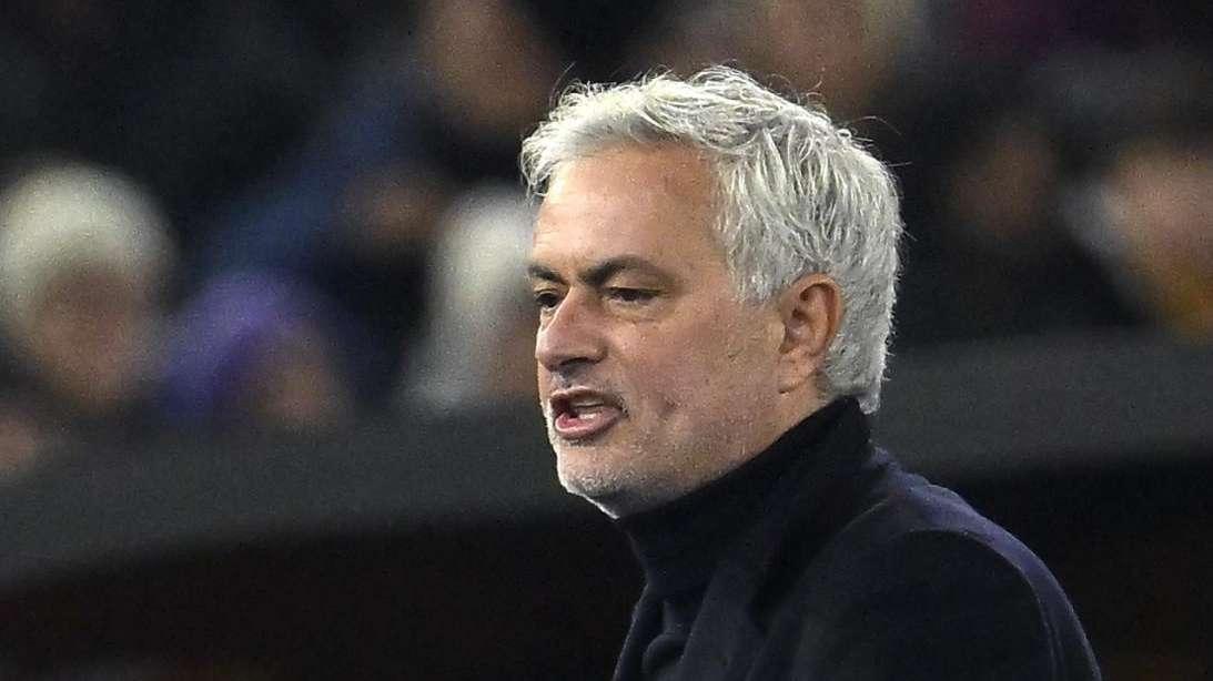 Roma, quante espulsioni per Mourinho e i suoi collaboratori: il dato assurdo