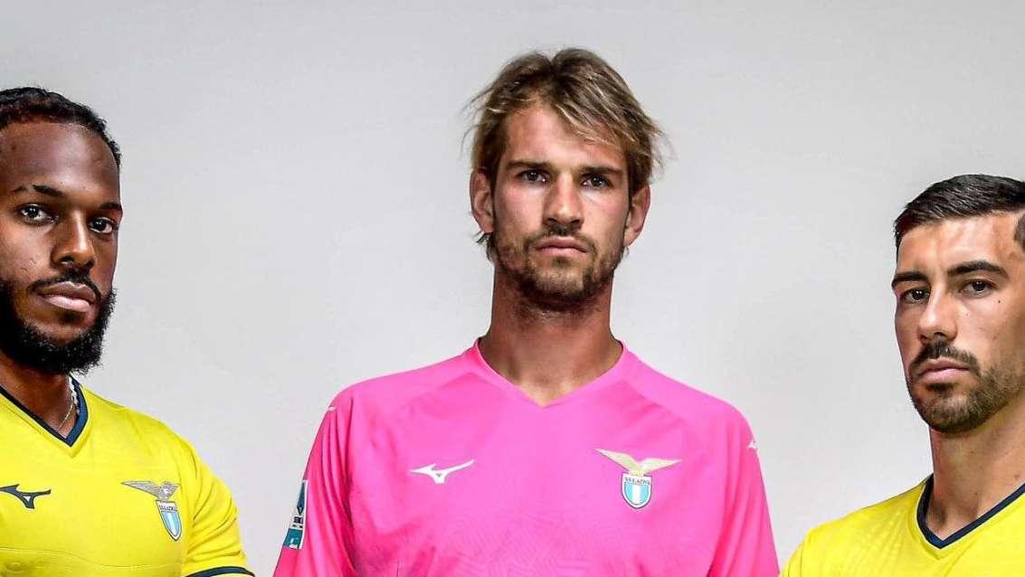 Lazio, il portiere vestirà di rosa: presentato il kit 'away' di Provedel e Mandas - FOTO
