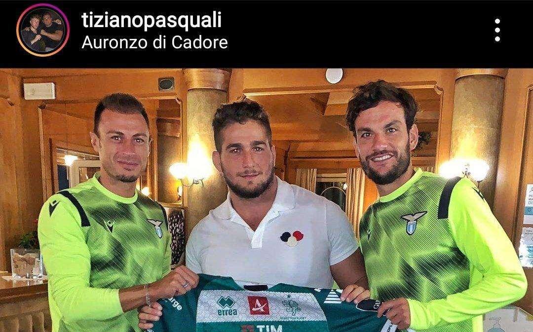 Lazio, il rugbista Pasquali con Parolo e Radu: "Una serata in compagnia di due campioni" - FT