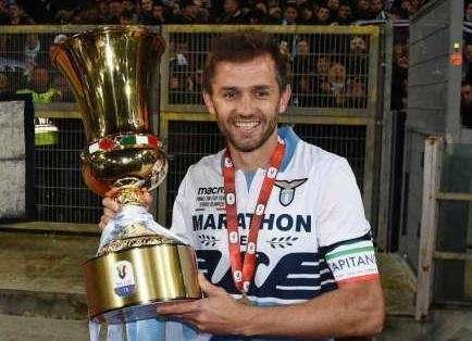 Lazio, la società celebra l'uomo della storia: l'anniversario di Lulic - FOTO