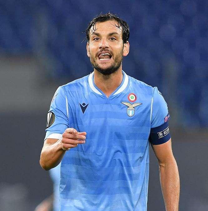 Lazio, Parolo: "Clima fantastico. Vediamo se riusciamo a fare un altro regalo il 22..."