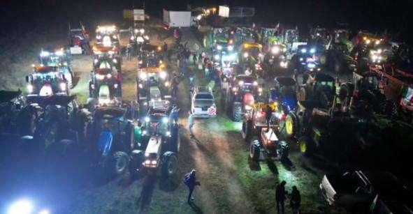 Roma | I Trattori bloccano il Grande Raccordo Anulare: info e orari della protesta