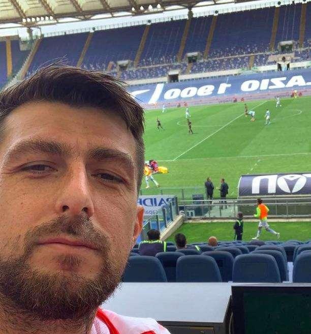 Lazio - Genoa, Acerbi all'Olimpico per seguire i compagni: "Sempre con voi" - FT