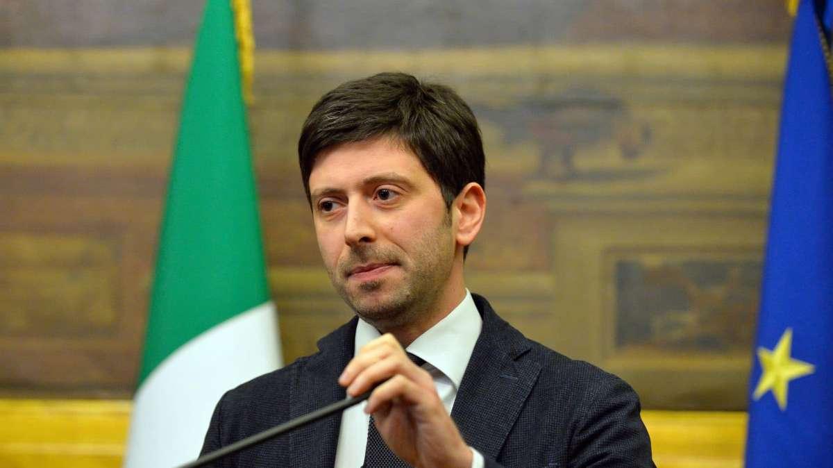 Coronavirus, il ministro Speranza: "Calcio? Ultimo dei problemi"
