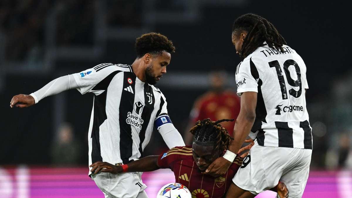 Serie A, la Roma fa un favore alla Lazio: termina pari contro la Juve