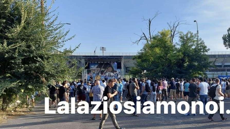 Lazio, i tifosi ironizzano sulle parole di Lotito: ecco la raccolta fondi per gli acquisti - FOTO