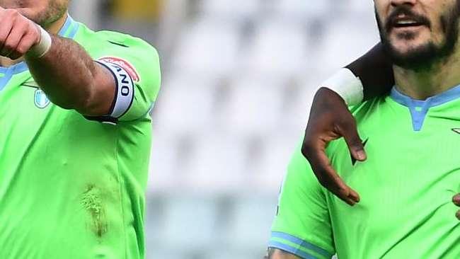 Lazio, bufera social per la nuova maglia: “Il verde non ci appartiene”
