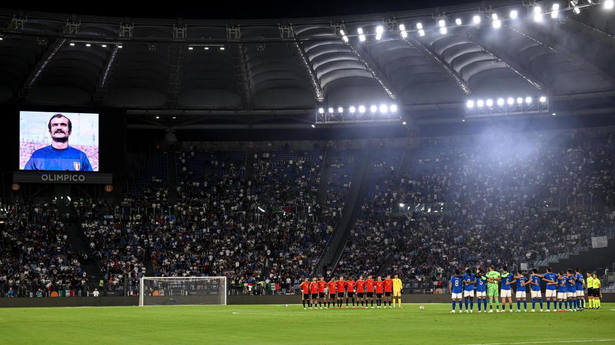 Italia - Belgio, all'Olimpico spunta una bandiera: "Libera la Lazio" - FT