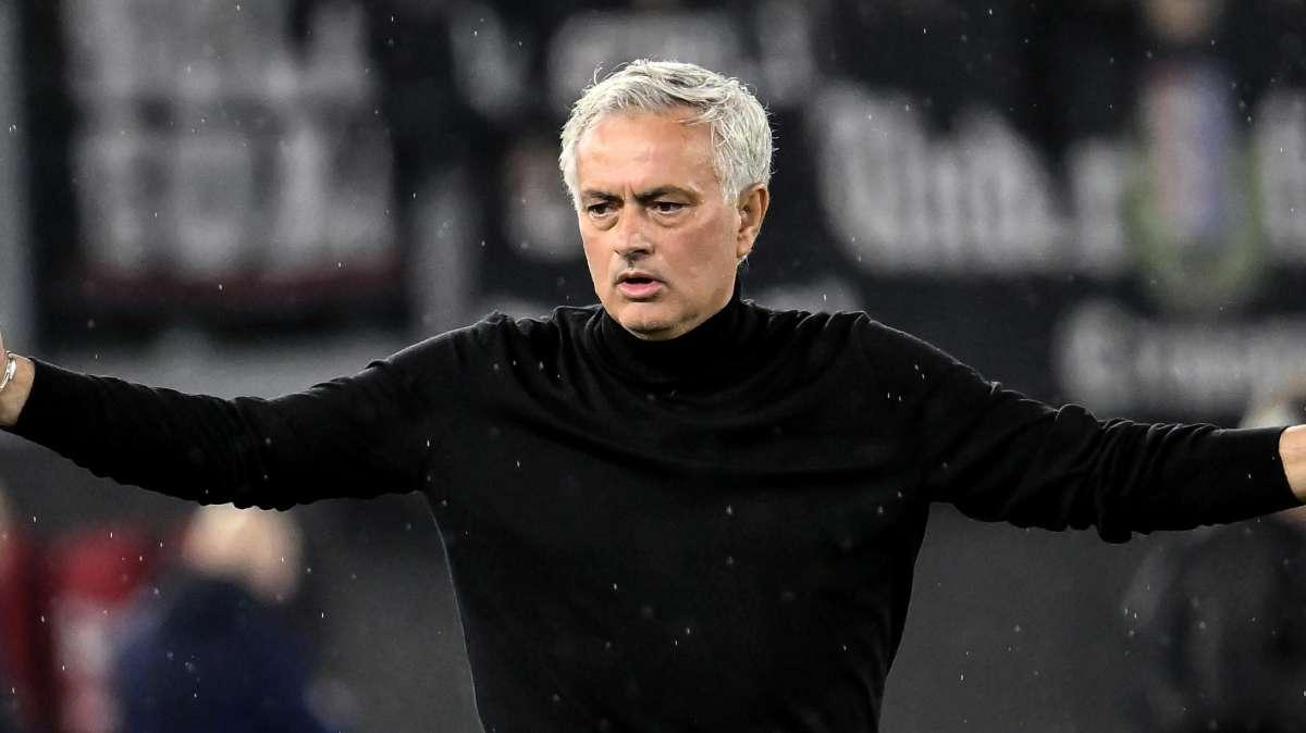 Roma, Boniek attacca Mourinho: "Adesso si gioca a calcio!"