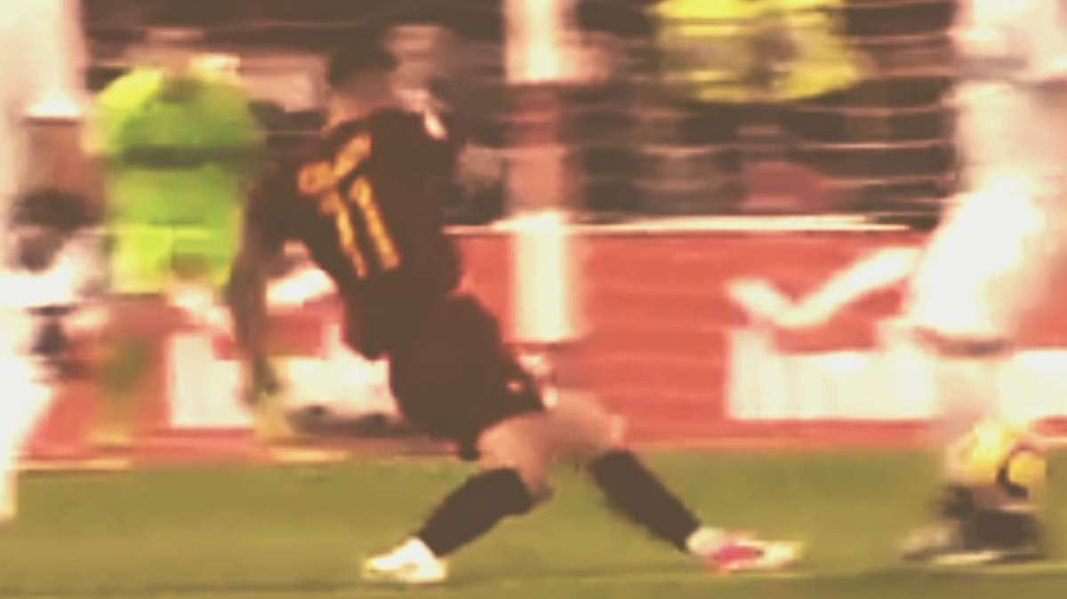 Derby, ecco il "contatto" da rigore tra Bastos e Kolarov - VIDEO