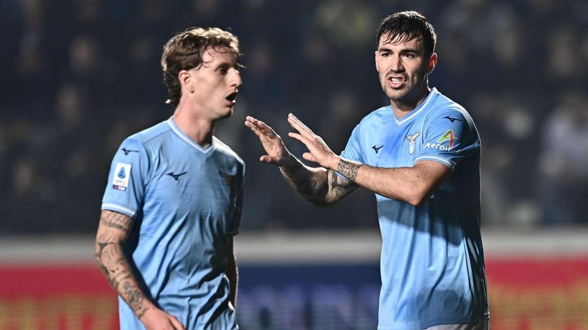 Lazio - Bologna, Rovella carica la squadra: il gesto per i compagni - FOTO