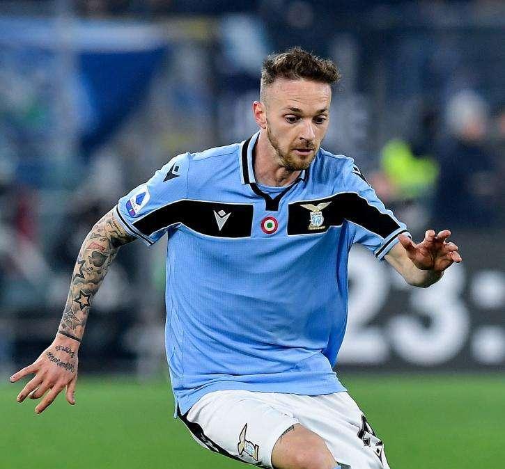 In casa Lazio si pedala: Lazzari si tiene in forma in sella alla cyclette - FT
