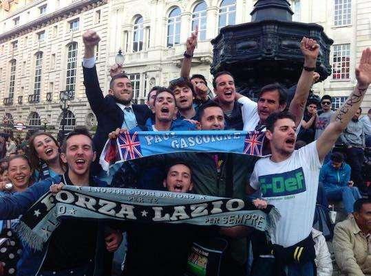Alla vigilia di un derby speciale, i laziali a Londra: "Ci mettiamo passione e sacrificio, vogliamo crescere"