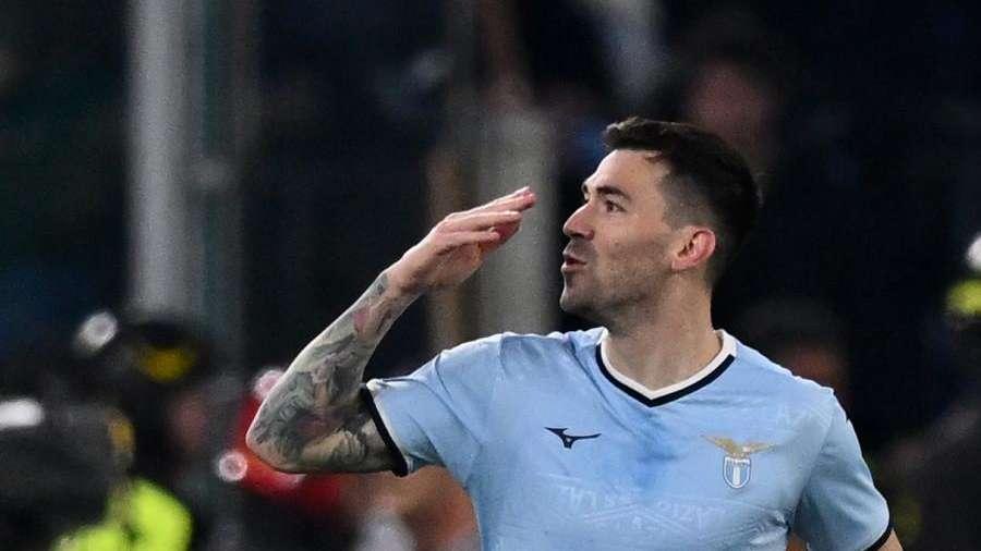 Lazio, Romagnoli tra rinnovo e operazione: lui intanto si gode le vacanze - FOTO
