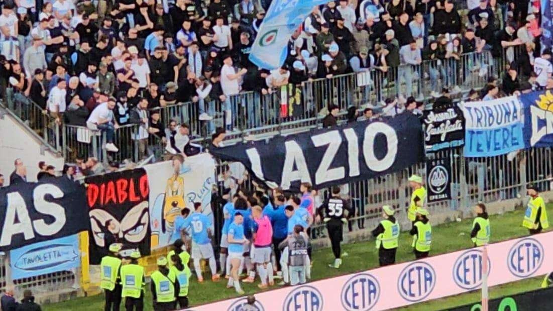 Lazio, duro confronto a fine partita tra squadra e tifosi: la ricostruzione