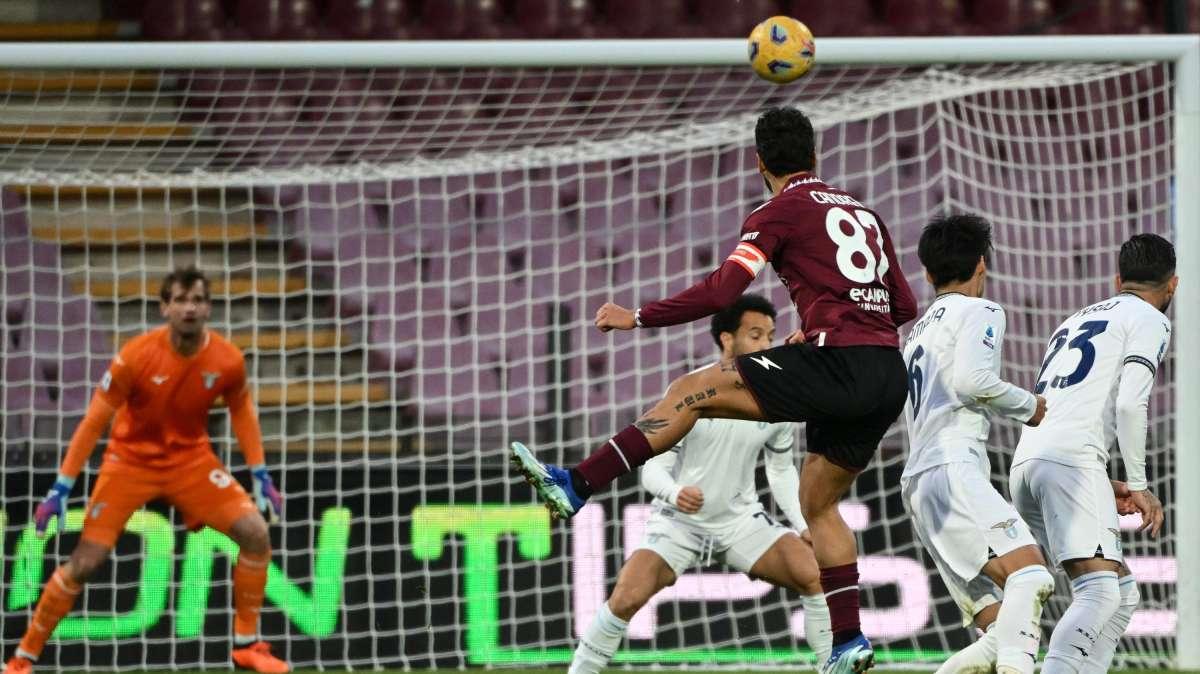 PAGELLE Salernitana - Lazio: Provedel beffato, Kamada soft. Il criticato Ciro... 