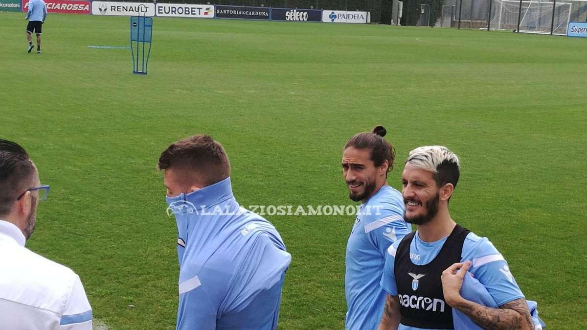 Salisburgo - Lazio, i biancocelesti in campo per la rifinitura prima della partenza - FT&VD