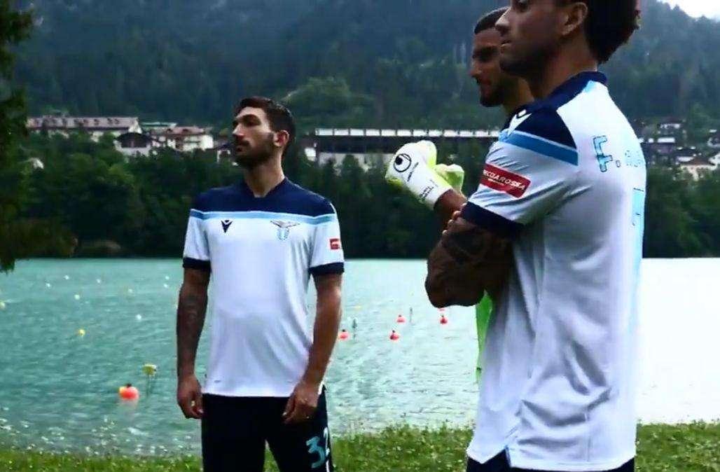 Lazio, ecco la seconda maglia: bianca con dettagli celesti e blu - FT&VD