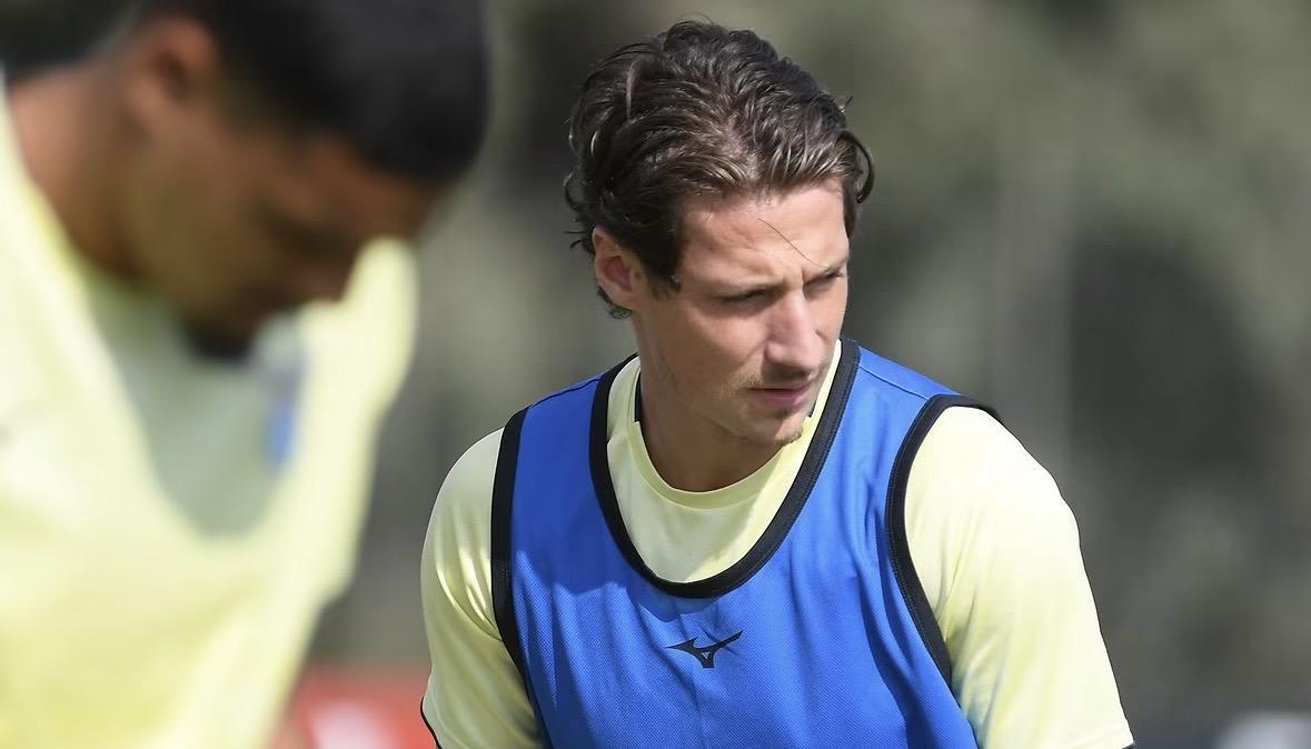 Lazio-Juve Stabia, errore per Pinamonti: sbaglia un calcio di rigore
