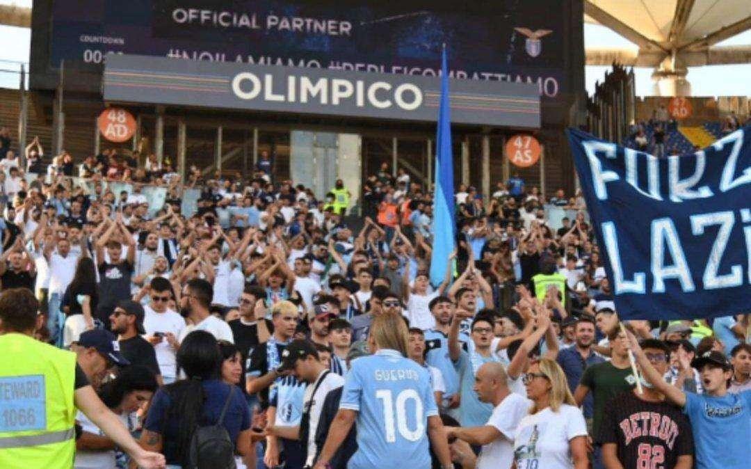 Lazio - Spezia, in Curva Nord anche la mamma di Daniel Guerini - FOTO