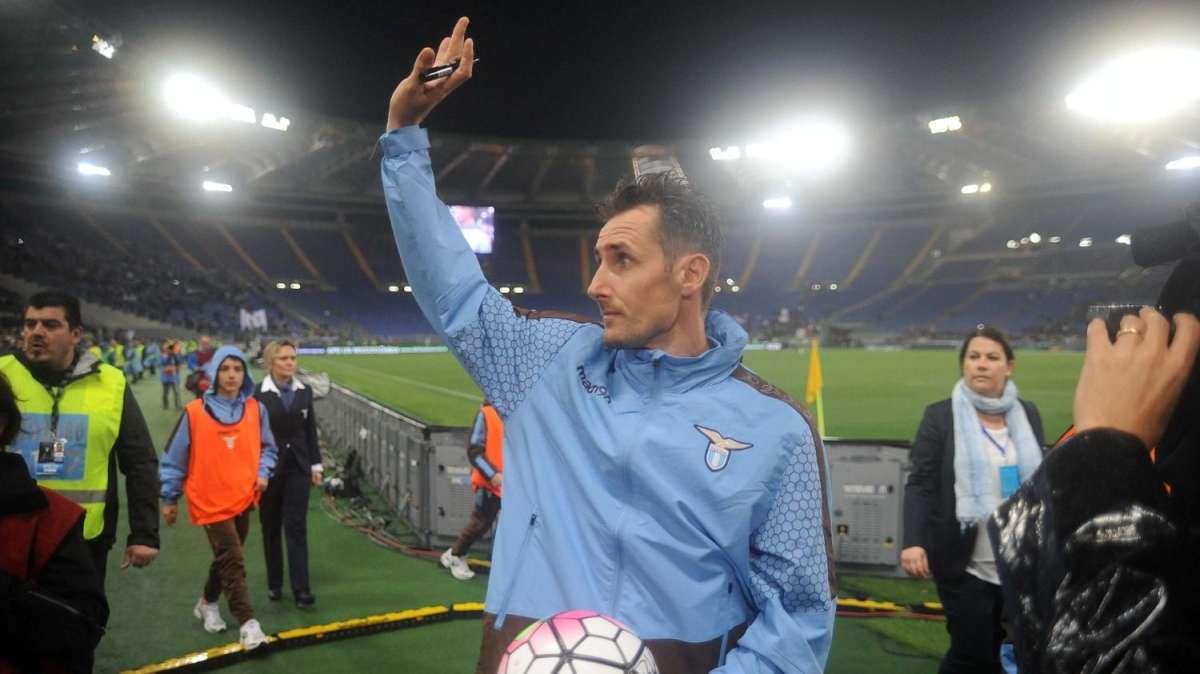 Lazio, dieci anni fa Klose si ritirava: l'ultima volta davanti ai tifosi