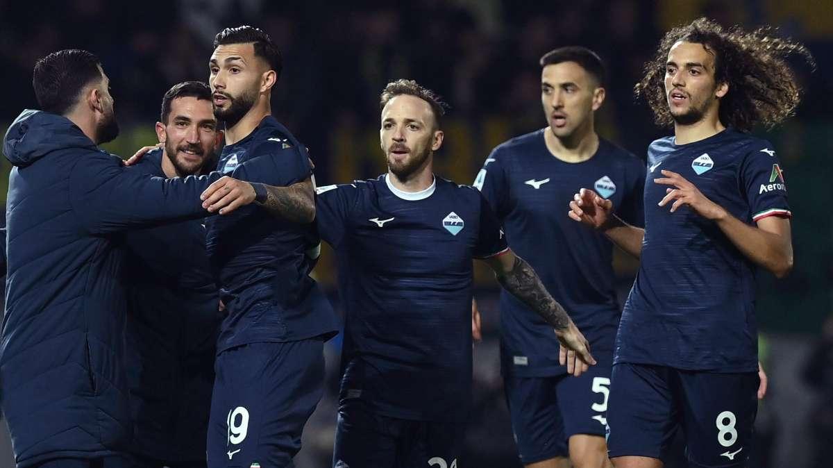 Lazio, due moduli in una sola squadra: costruzione a tre, difesa a quattro