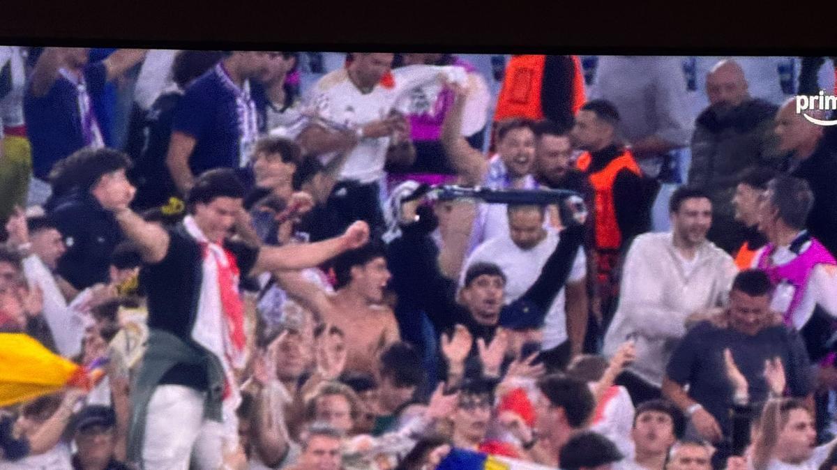 Roma - Real Madrid, tra i tifosi dei Blancos spunta la bandiera della Lazio