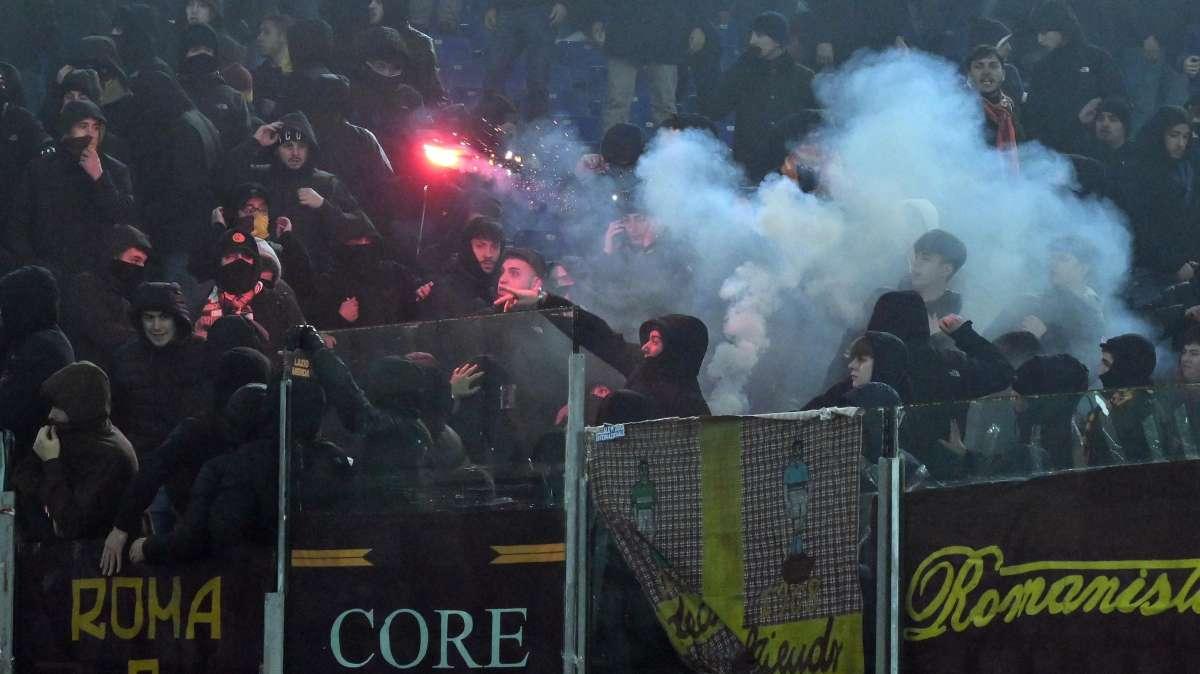 Roma, scatta la contestazione dopo l'esonero di Mourinho: la situazione