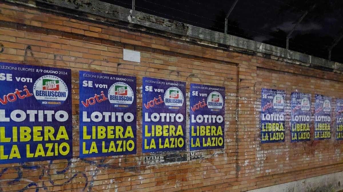 "Lotito libera la Lazio": Roma si sveglia tappezzata di manifesti - FOTO