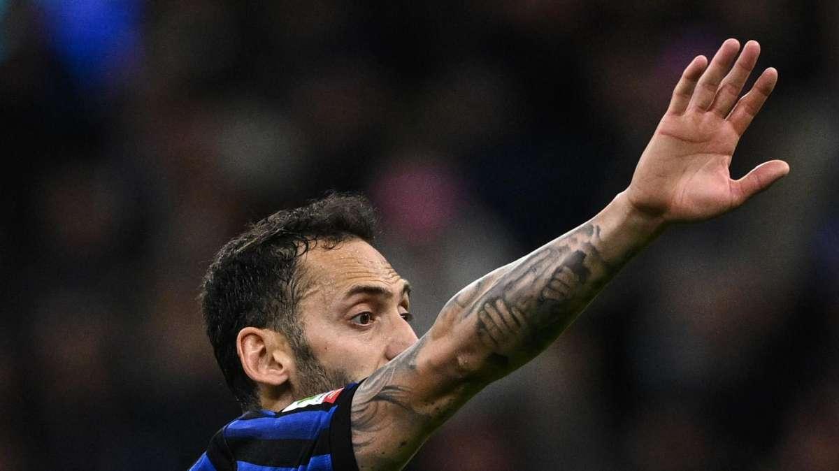 Inter, i convocati di Chivu per la Lazio: la scelta su Esposito e Calhanoglu