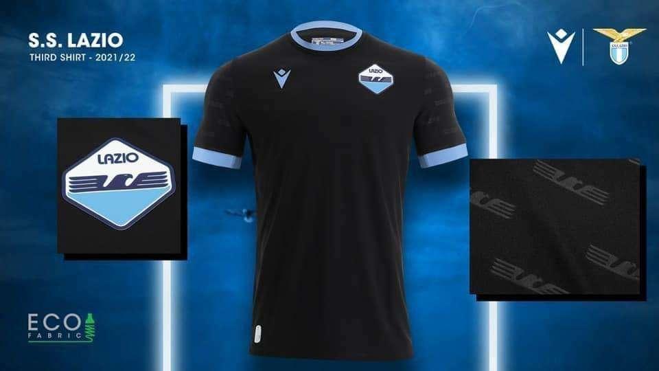 Lazio, la terza maglia della nuova stagione: nera con inserti celesti - VIDEO