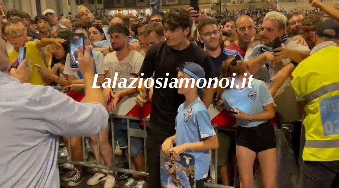 Lazio, bagno di folla per Cancellieri: i tifosi lo acclamano - VIDEO