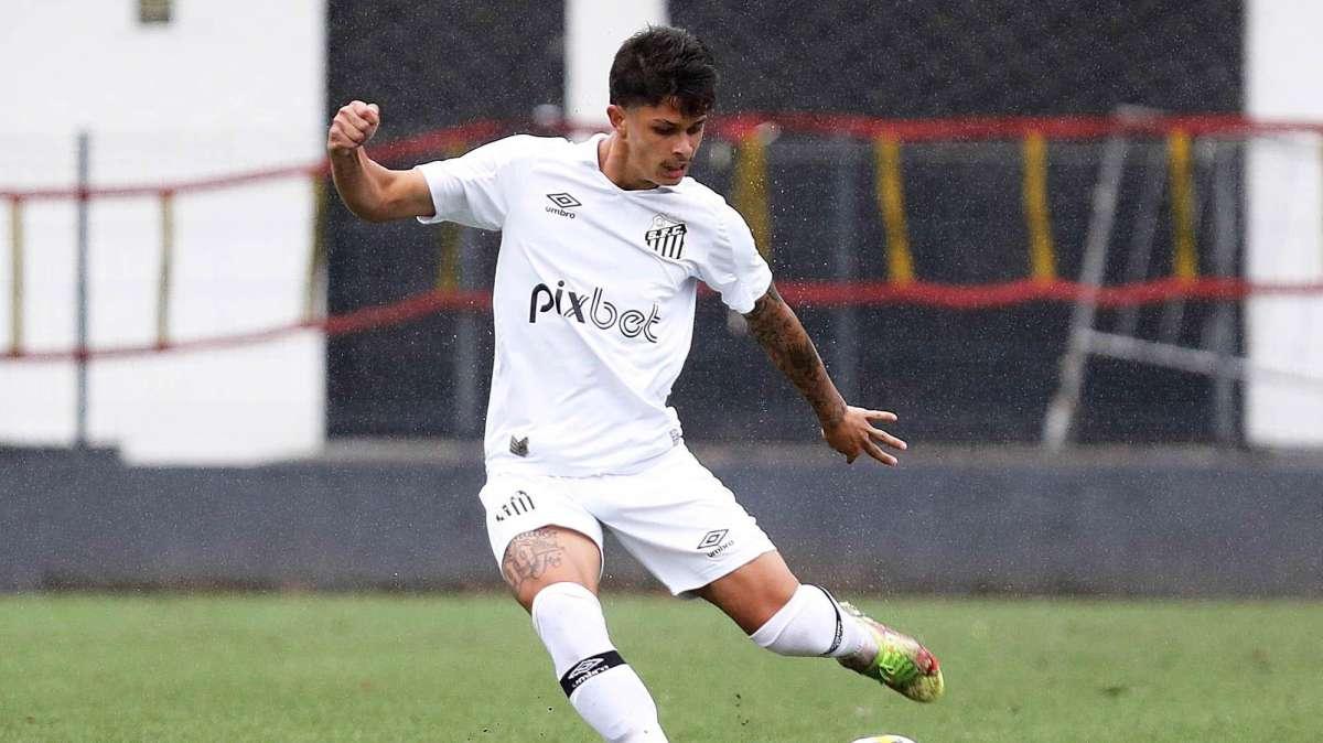 Calciomercato Lazio, offerta per Pedrinho: il giocatore è in Italia e Totti ci pensa...