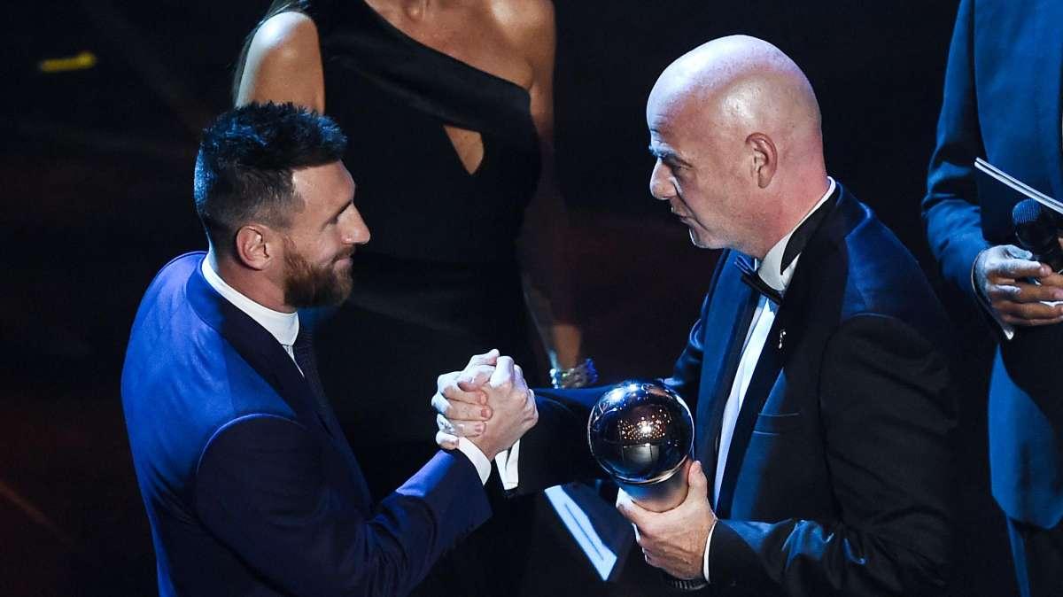 Fifa, Infantino ricorda Rossi: "Simbolo di gioia e rivincita. Grazie per le lacrime che ci hai regalato"