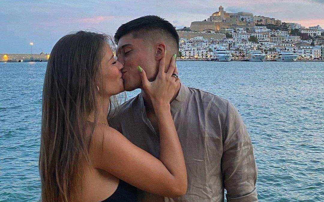 Correa e Leiva, da Ibiza la performance canora sulle note di Whitney Houston - VD