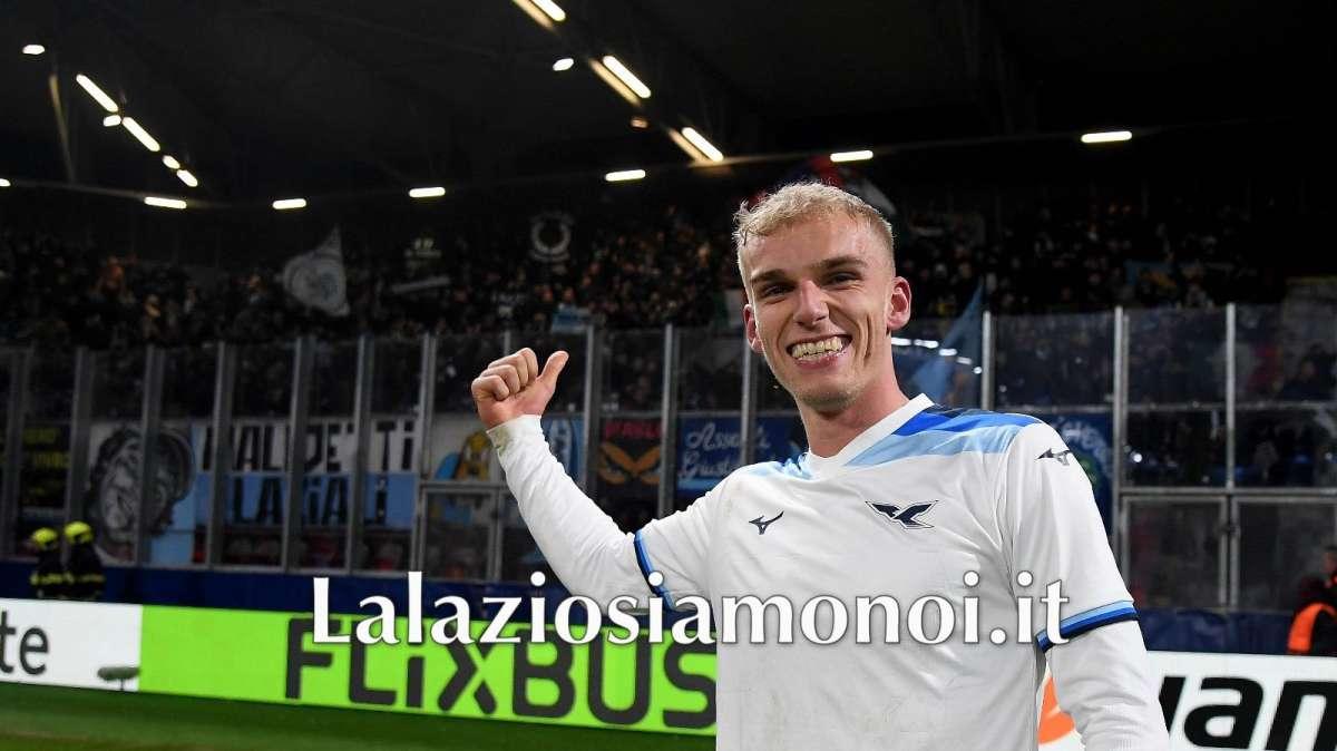 Lazio, il profilo social di Isaksen è preso d'assalto: i commenti folli dei tifosi 