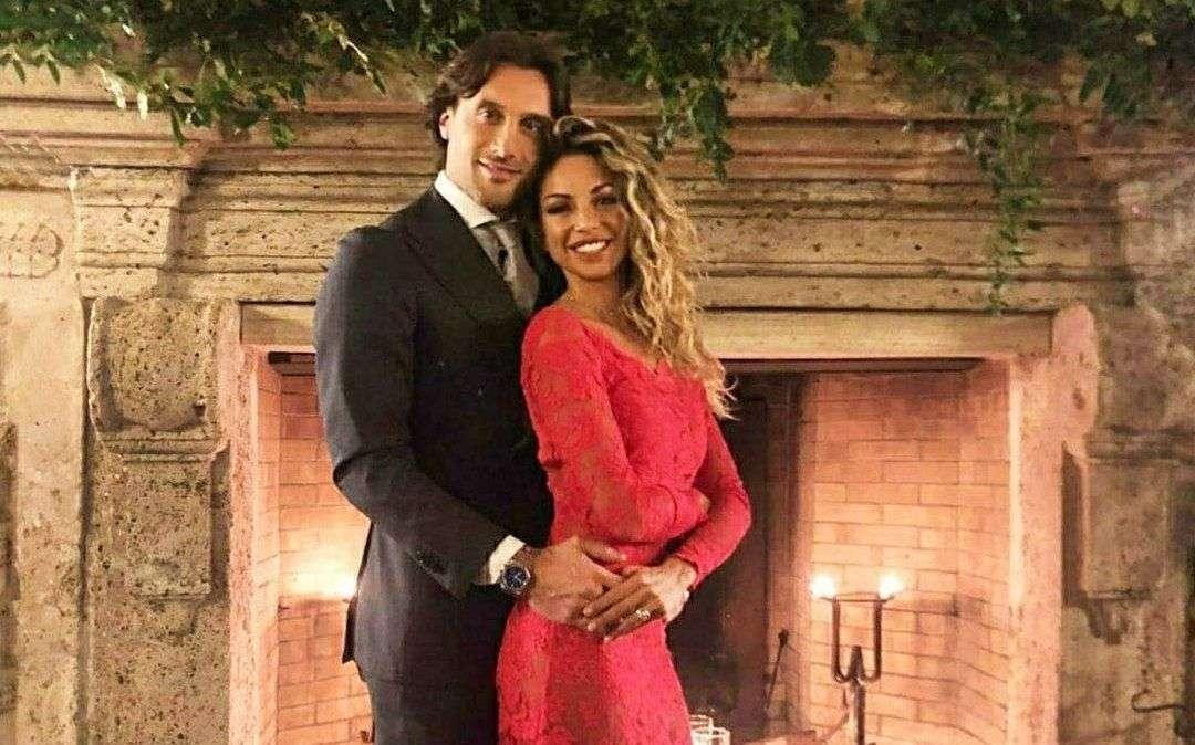 Natale e onomastico per Mauri: l'ex Lazio festeggia S. Stefano con la moglie - FOTO