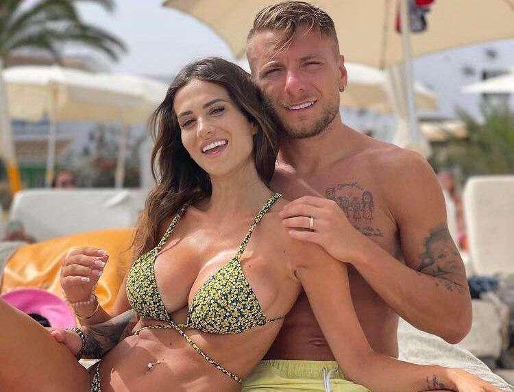 Lazio, Immobile e Jessica super innamorati: le foto con il pancione