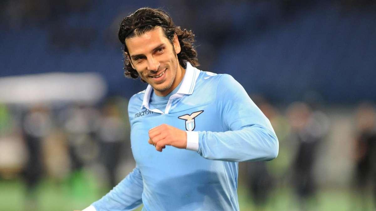 Colpo di mano biancoceleste, l'Atalanta protesta ma va KO: Lazio a -3 dalla Juventus