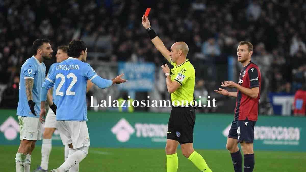 MOVIOLA | Lazio - Bologna, Fabbri rovina tutto nel finale: il rosso a Gila…
