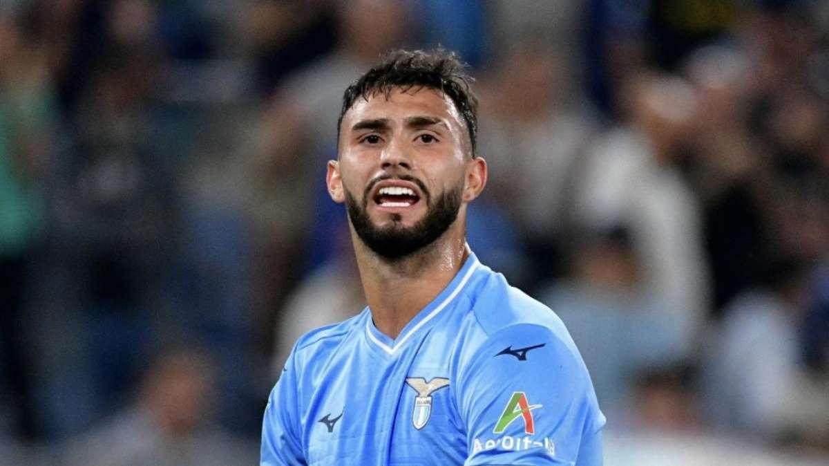 Castellanos, eurogol sfiorato. E i tifosi si scatenano: "Perché non gioca?"