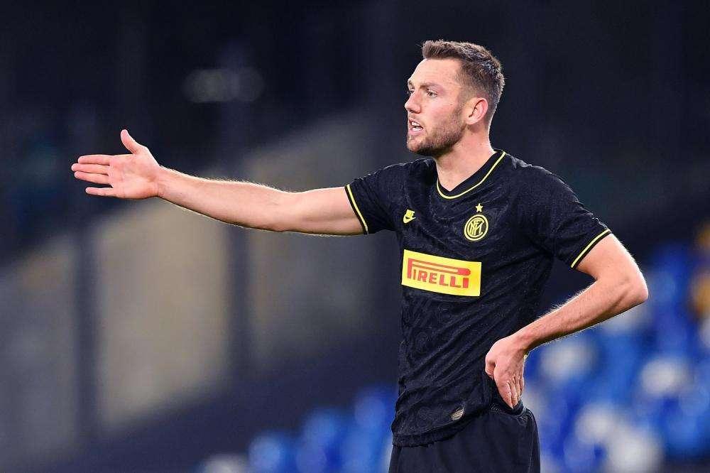 Inter, i tifosi della Lazio pungono de Vrij: "Meglio questa comfort zone?”