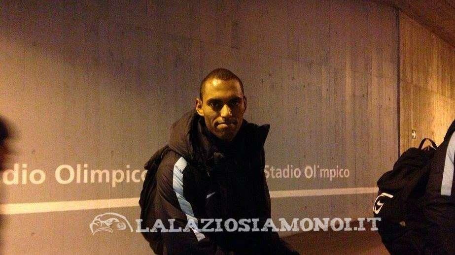 Douglas-Lazio, il Dnipro lo cede solo a titolo definitivo. Il difensore a LLSN: "Vorrei giocare in Italia"