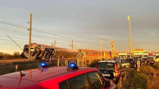 Treno Frecciarossa deraglia a Lodi: due morti, decine i feriti